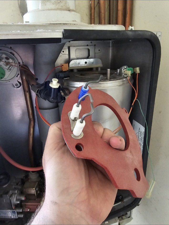 Boiler ignition electrode diagnosis